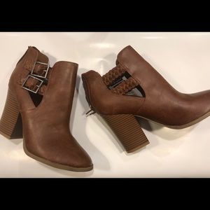SALE♥️ American Eagle Braided Buckle Ankle Booties